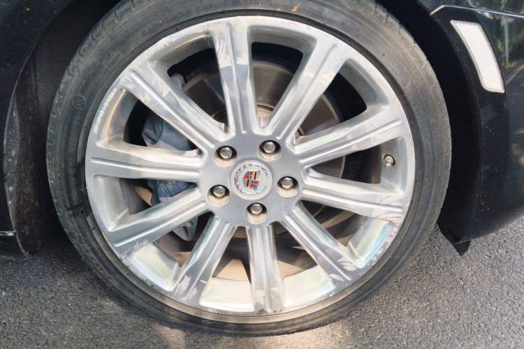 Used Cadillac ATS 2014 28T Leading Model Right Front Wheel Hub