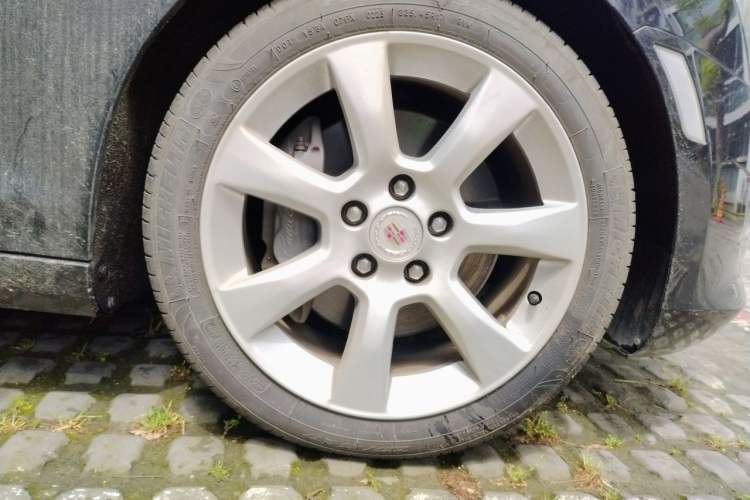 Used Cadillac ATS 2014 28T Comfort Version Right Front Wheel Hub