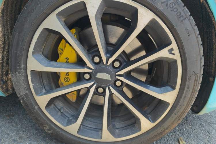 Used Cadillac ATS 2014 28T Elite Edition Right Front Wheel Hub