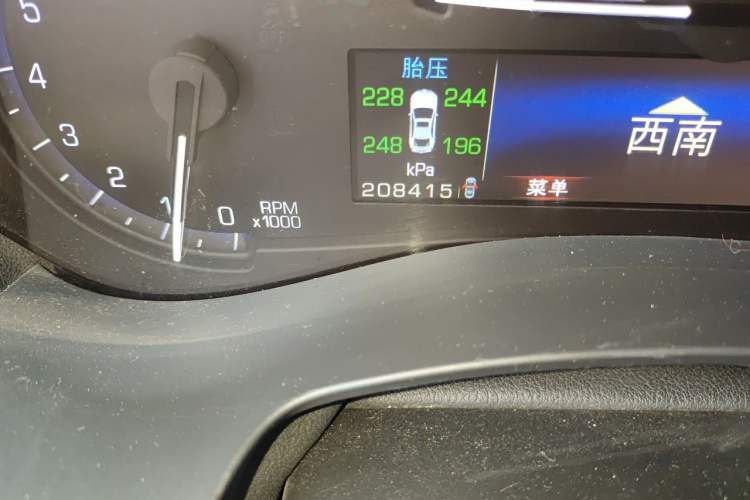 Used Cadillac ATS 2014 28T Comfort Version Odometer Close Up