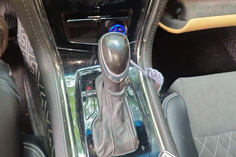 Used Cadillac ATS 2014 28T Comfort Version Gear Lever