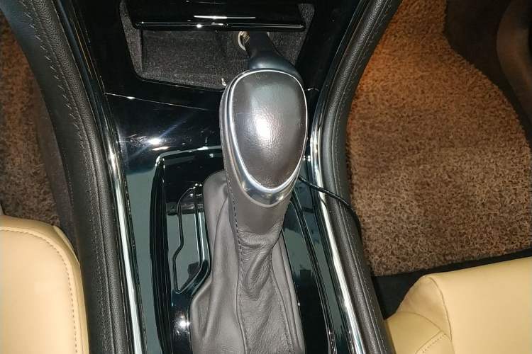 Used Cadillac ATS 2014 28T Elite Edition Gear Lever