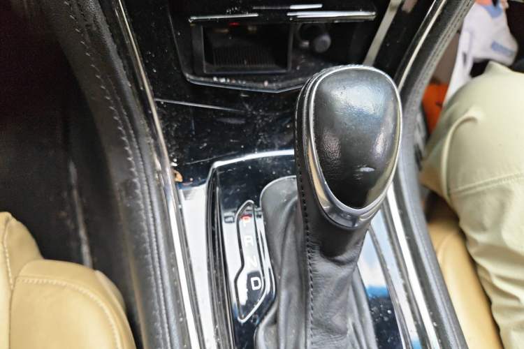 Used Cadillac ATS 2014 28T Comfort Version Gear Lever