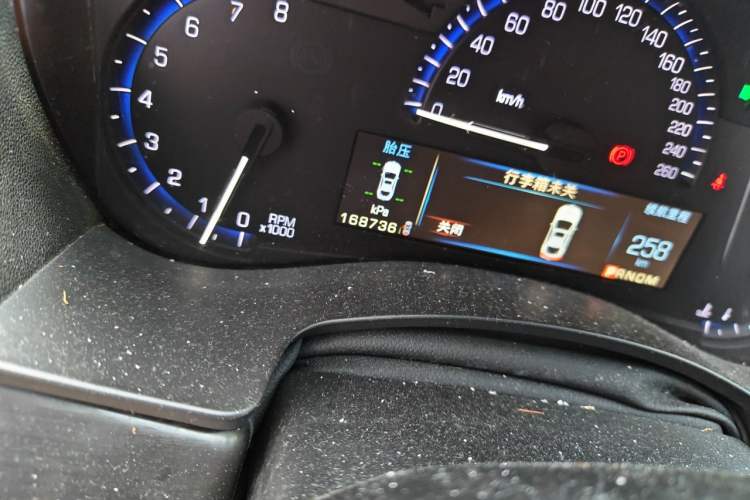 Used Cadillac ATS 2014 28T Comfort Version Odometer Close Up