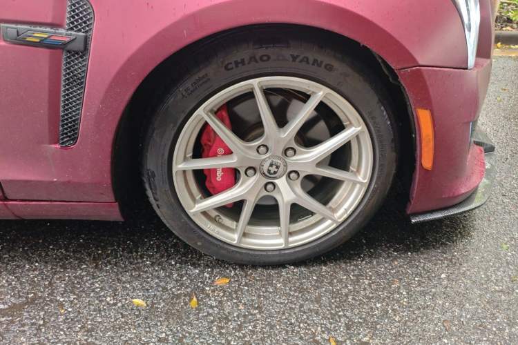 Used Cadillac ATS 2014 28T Comfort Version Right Front Wheel Hub