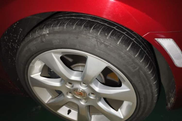 Used Cadillac ATS 2014 28T Comfort Version Right Front Wheel Hub