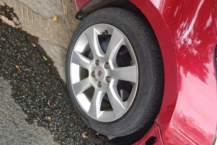 Used Cadillac ATS 2014 28T Comfort Version Right Front Wheel Hub
