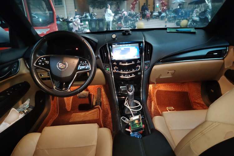 Used Cadillac ATS 2014 28T Comfort Version Center Console