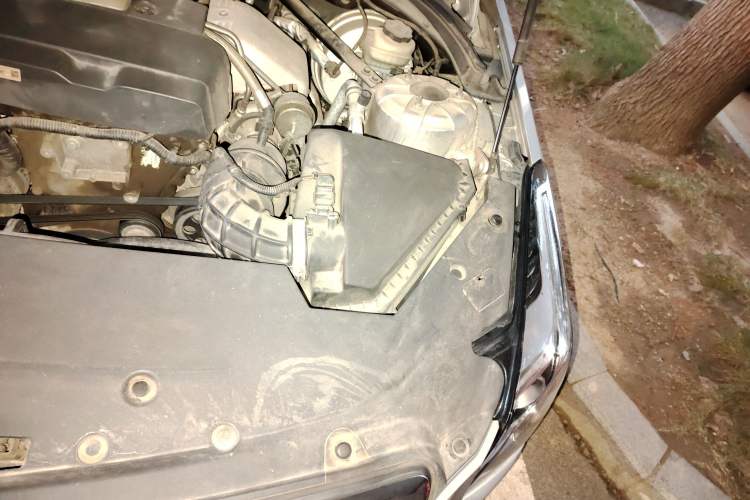 Used Cadillac ATS 2014 28T Comfort Version Engine Bay Left