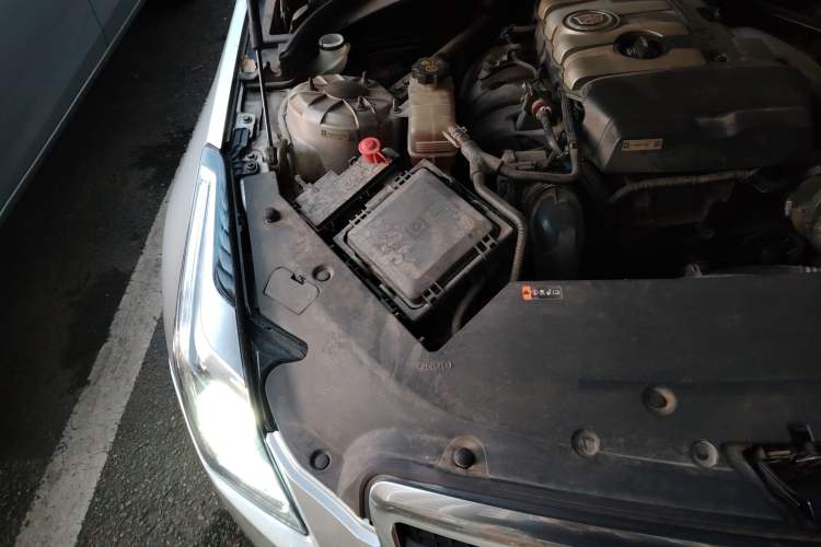Used Cadillac ATS 2014 28T Comfort Version Engine Bay Right