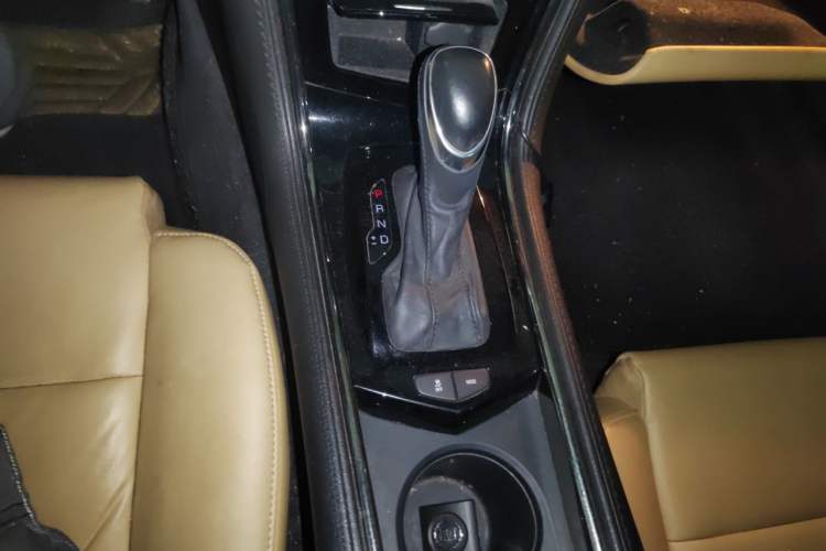 Used Cadillac ATS 2014 28T Comfort Version Gear Lever