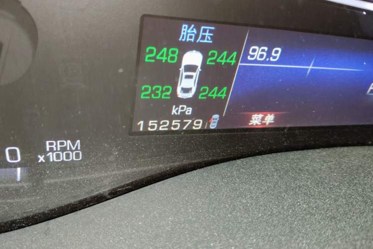 Used Cadillac ATS 2014 28T Comfort Version Odometer Close Up