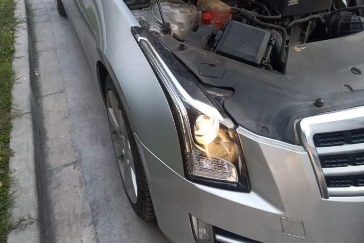 Used Cadillac ATS 2014 28T Comfort Version Right Front Headlight