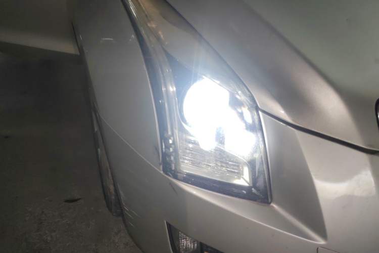 Used Cadillac ATS 2014 28T Comfort Version Right Front Headlight