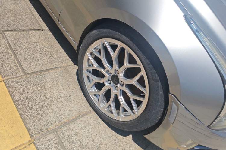 Used Cadillac ATS 2014 28T Elite Edition Right Front Wheel Hub