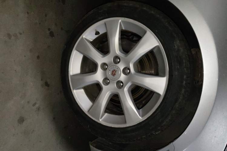 Used Cadillac ATS 2014 28T Comfort Version Right Front Wheel Hub