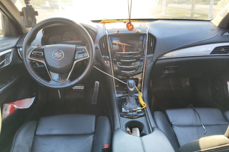 Used Cadillac ATS 2014 28T Leading Model Center Console