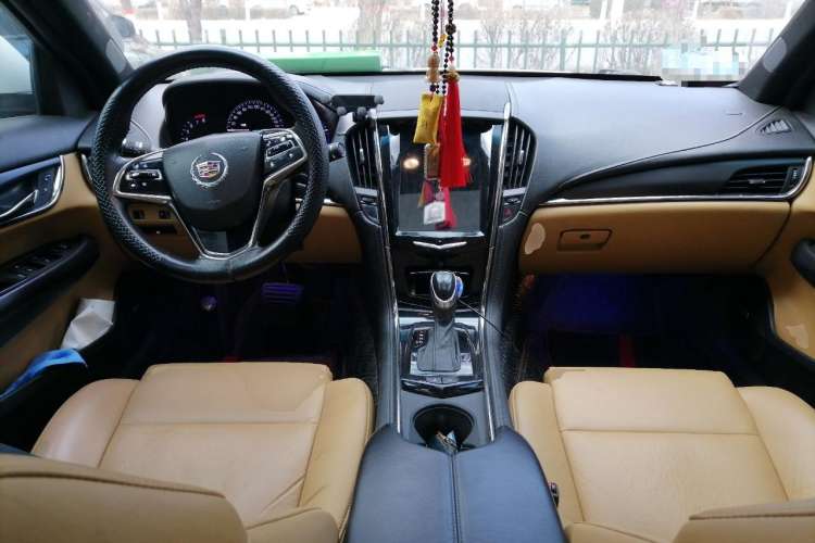 Used Cadillac ATS 2014 28T Comfort Version Center Console
