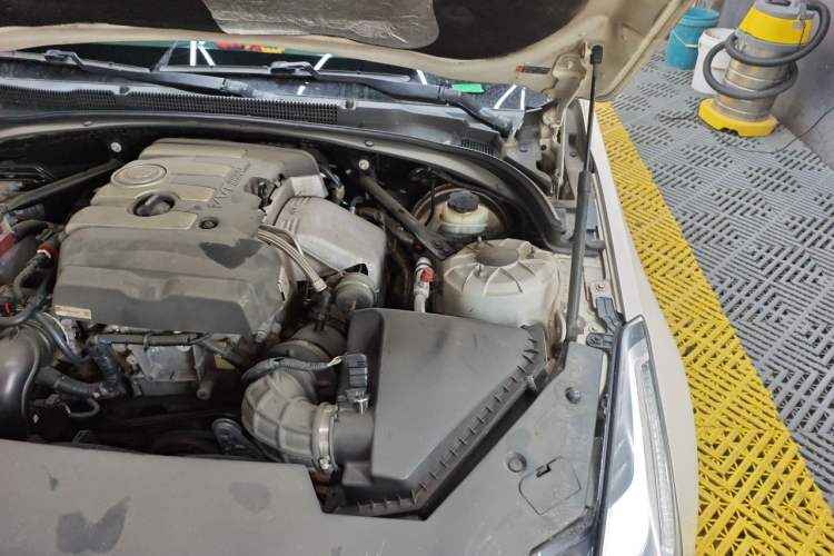 Used Cadillac ATS 2014 28T Elite Edition Engine Bay Left