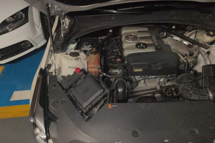 Used Cadillac ATS 2014 28T Comfort Version Engine Bay Right