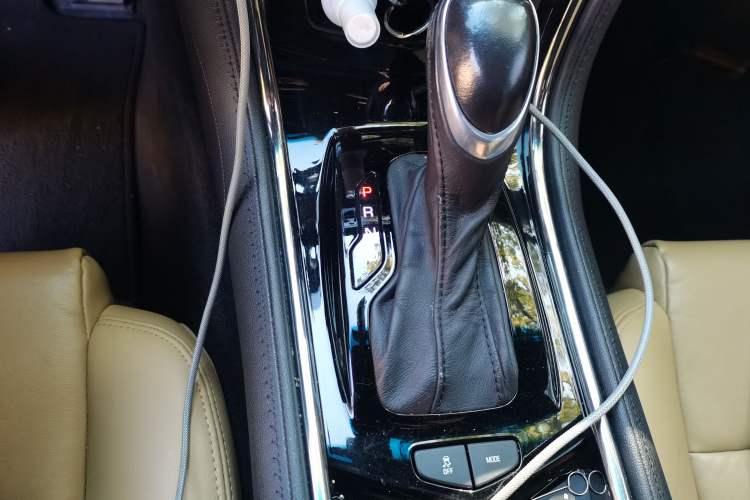 Used Cadillac ATS 2014 28T Comfort Version Gear Lever