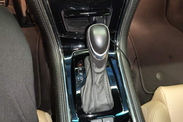 Used Cadillac ATS 2014 28T Comfort Version Gear Lever