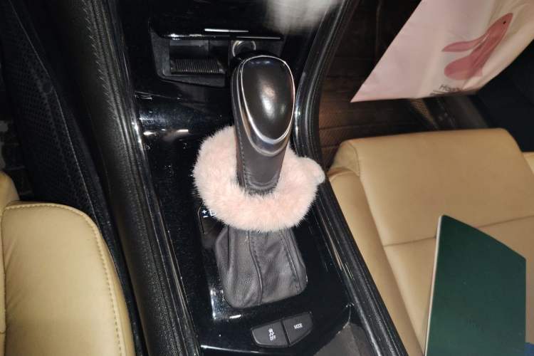 Used Cadillac ATS 2014 28T Comfort Version Gear Lever