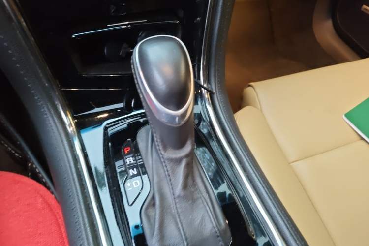 Used Cadillac ATS 2014 28T Comfort Version Gear Lever
