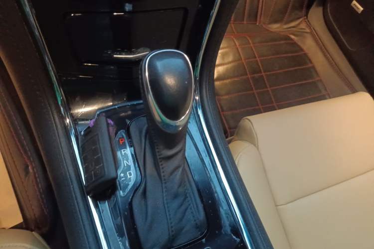Used Cadillac ATS 2014 28T Comfort Version Gear Lever