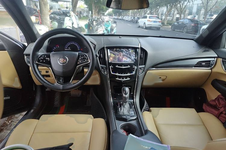 Used Cadillac ATS 2014 28T Comfort Version Interior 2