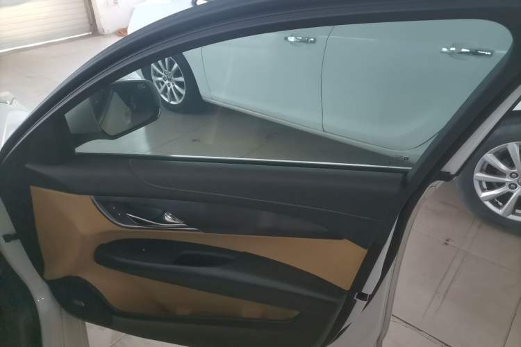 Used Cadillac ATS 2014 28T Comfort Version Interior 5