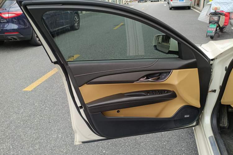 Used Cadillac ATS 2014 28T Comfort Version Left Front Door Interior