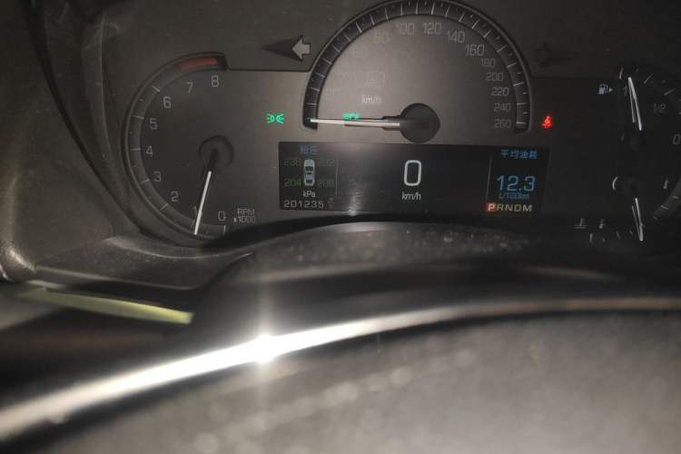 Used Cadillac ATS 2014 28T Leading Model Odometer Close Up