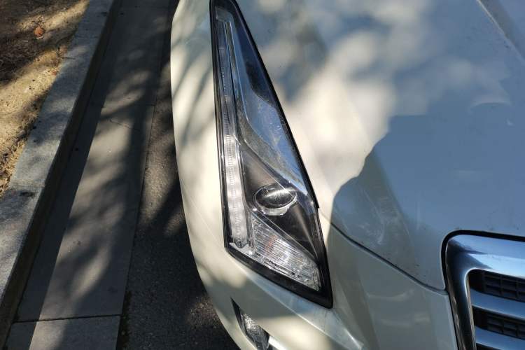 Used Cadillac ATS 2014 28T Comfort Version Right Front Headlight