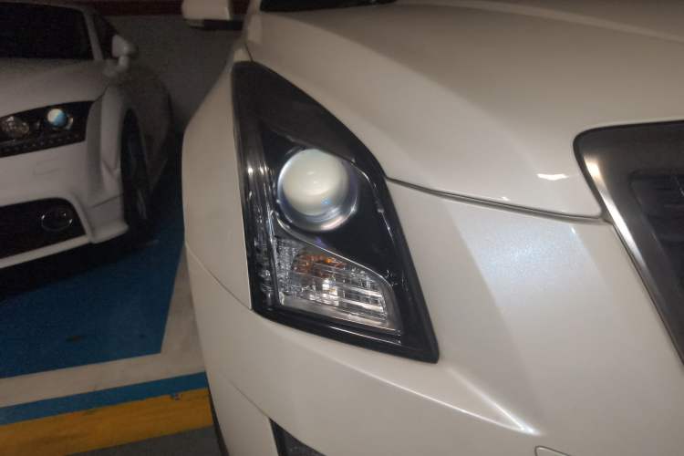 Used Cadillac ATS 2014 28T Comfort Version Right Front Headlight