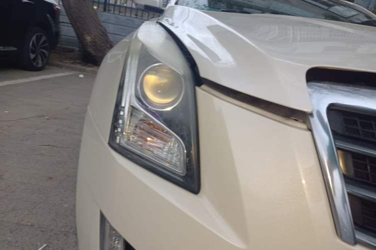 Used Cadillac ATS 2014 28T Comfort Version Right Front Headlight