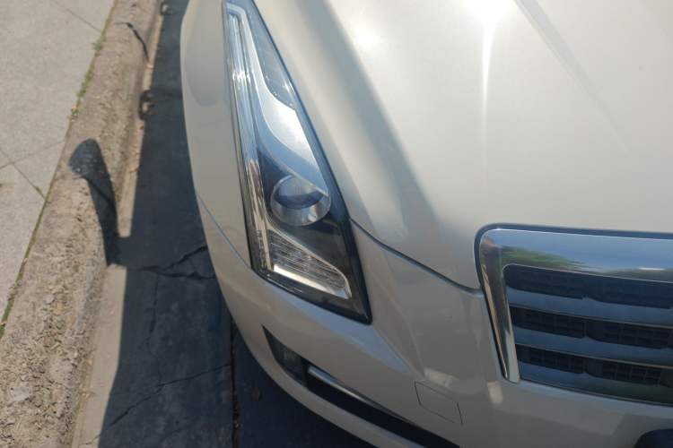 Used Cadillac ATS 2014 28T Comfort Version Right Front Headlight