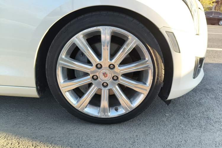 Used Cadillac ATS 2014 28T Leading Model Right Front Wheel Hub