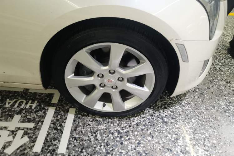 Used Cadillac ATS 2014 28T Comfort Version Right Front Wheel Hub