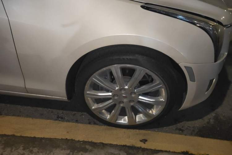 Used Cadillac ATS 2014 28T Leading Model Right Front Wheel Hub