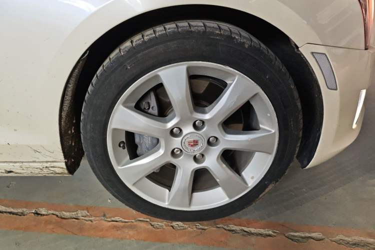 Used Cadillac ATS 2014 28T Comfort Version Right Front Wheel Hub