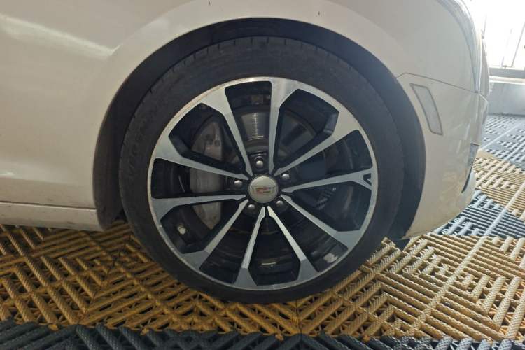 Used Cadillac ATS 2014 28T Elite Edition Right Front Wheel Hub