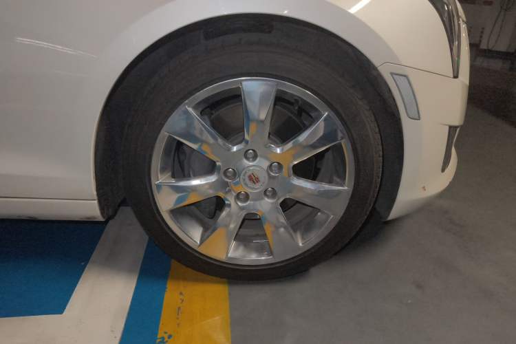 Used Cadillac ATS 2014 28T Comfort Version Right Front Wheel Hub