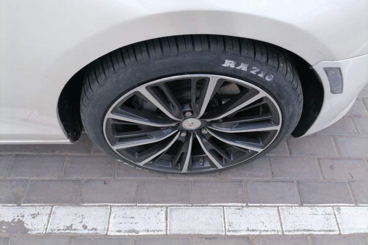 Used Cadillac ATS 2014 28T Comfort Version Right Front Wheel Hub