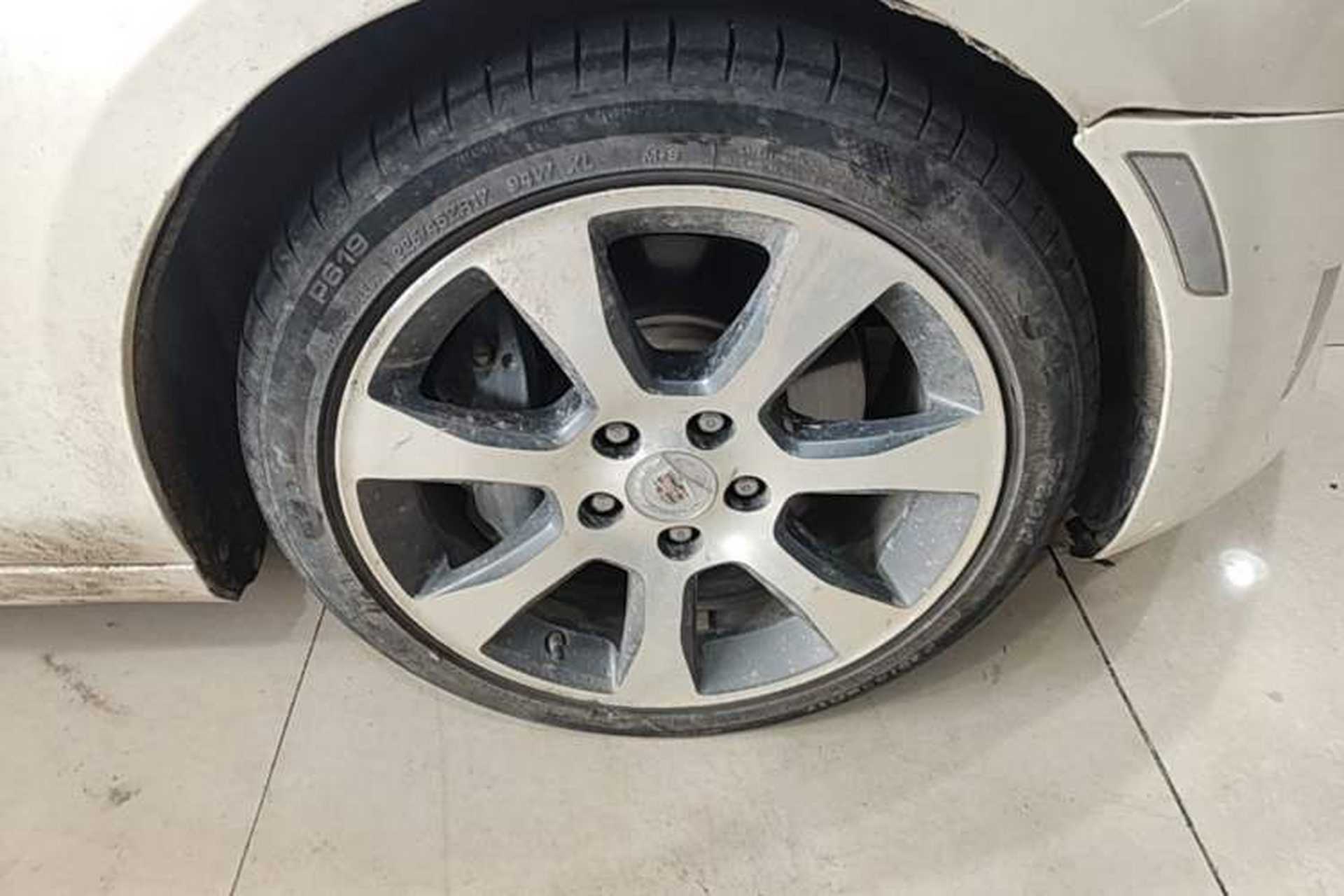 Used Cadillac ATS 2014 28T Elite Edition Right Front Wheel Hub