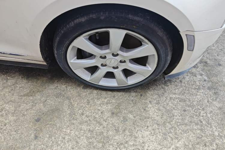 Used Cadillac ATS 2014 28T Comfort Version Right Front Wheel Hub