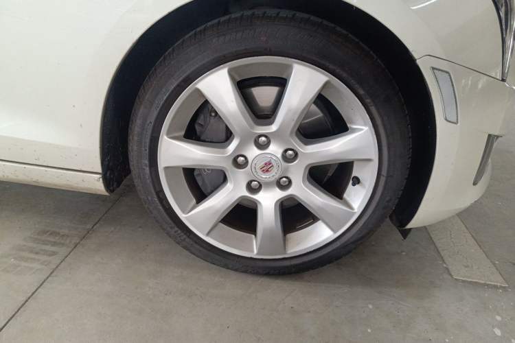 Used Cadillac ATS 2014 28T Elite Edition Right Front Wheel Hub