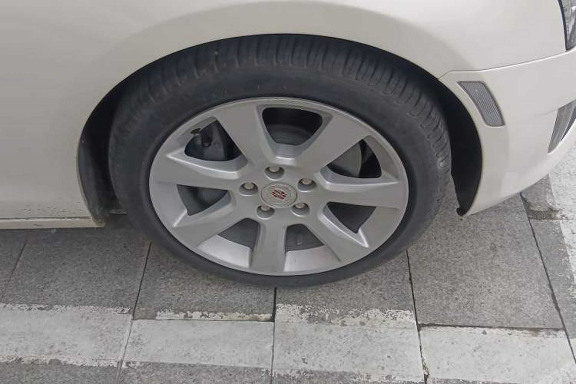 Used Cadillac ATS 2014 28T Comfort Version Right Front Wheel Hub