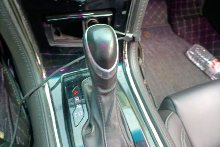 Used Cadillac ATS-L 2014 28T Elite Edition Gear Lever