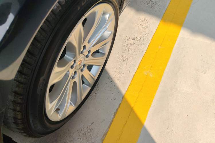 Used Cadillac ATS-L 2014 25T Comfort Model Left Front Wheel Hub